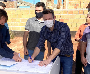 Prefeito Marciano Vottri assina ordem de serviço para construção de Creche no Araucária Park