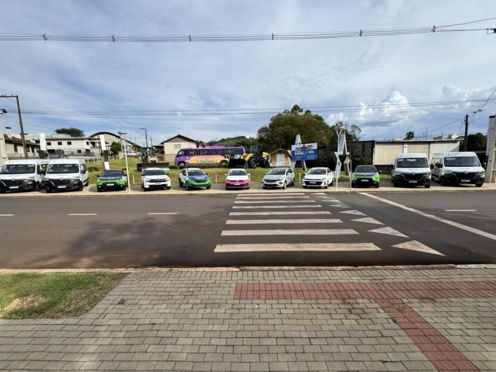 Vitorino realiza maior renovação na Frota Municipal, totalizando R$ 4.6 milhões divididos em 12 veículos e 2 equipamentos rodoviários.