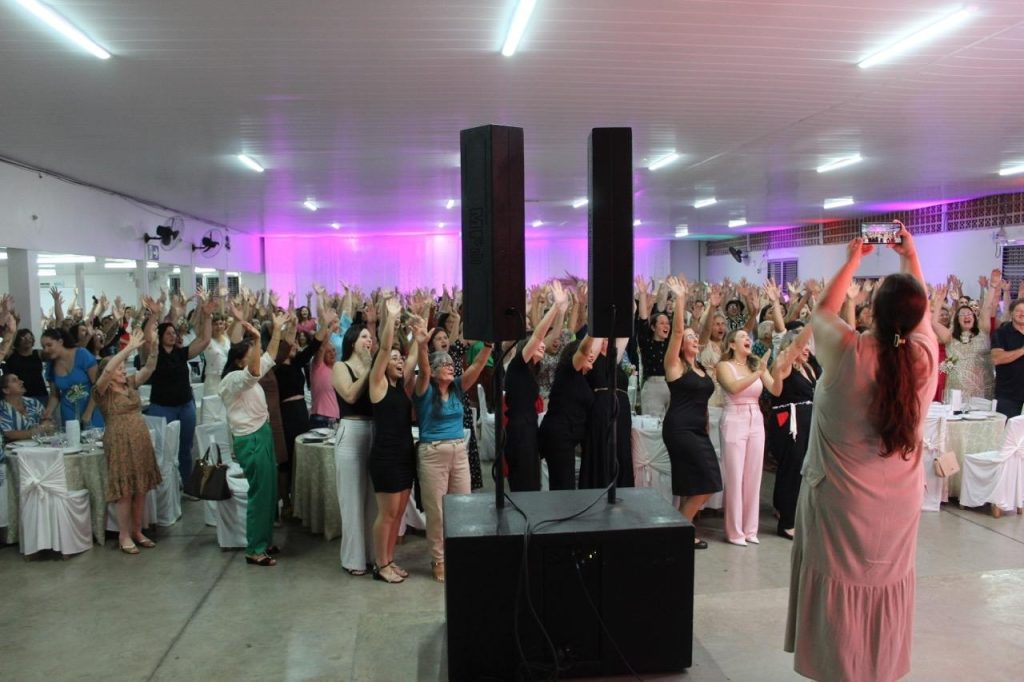 Mês da Mulher é comemorado com Palestra Show e Jantar
