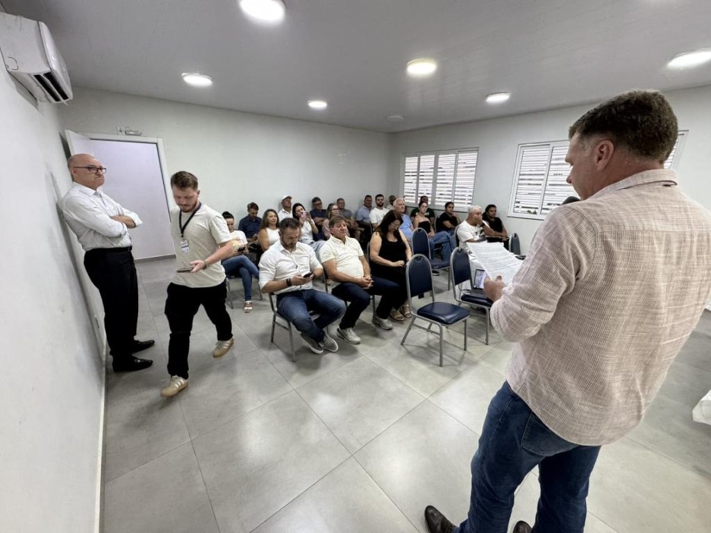 Vitorino apresenta edital de doação com encargos de terrenos industriais