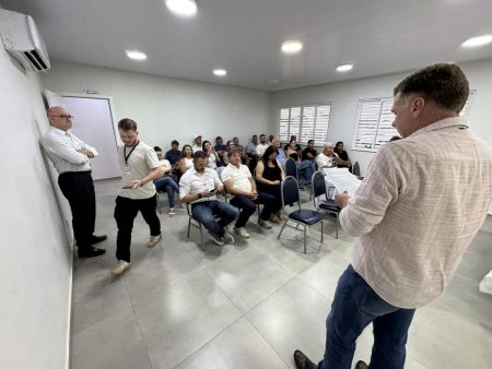 Vitorino apresenta edital de doação com encargos de terrenos industriais