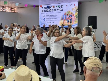 Encontro reúne idosos do Ativamente 60+ para tarde de saúde e diversão