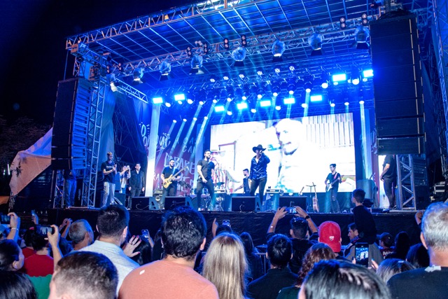 Abertura Oficial do Natal de Vitorino em 2023 reúne família vitorinense. Festa acontece também no Araucária Park