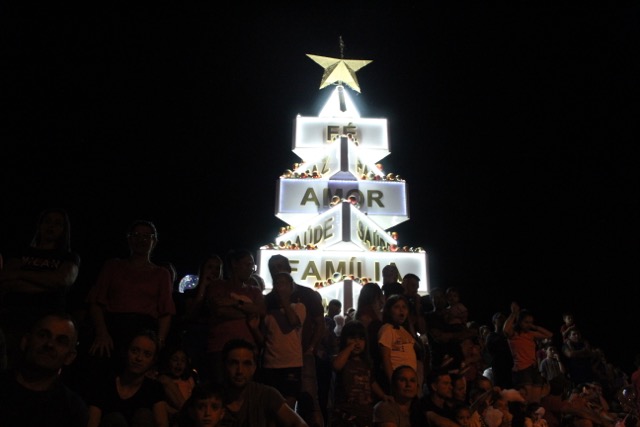 Abertura Oficial do Natal de Vitorino em 2023 reúne família vitorinense. Festa acontece também no Araucária Park