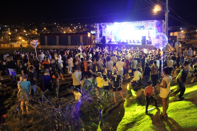 Abertura Oficial do Natal de Vitorino em 2023 reúne família vitorinense. Festa acontece também no Araucária Park