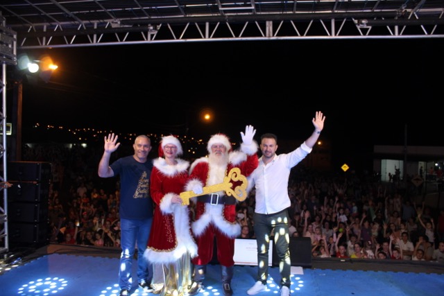 Abertura Oficial do Natal de Vitorino em 2023 reúne família vitorinense. Festa acontece também no Araucária Park