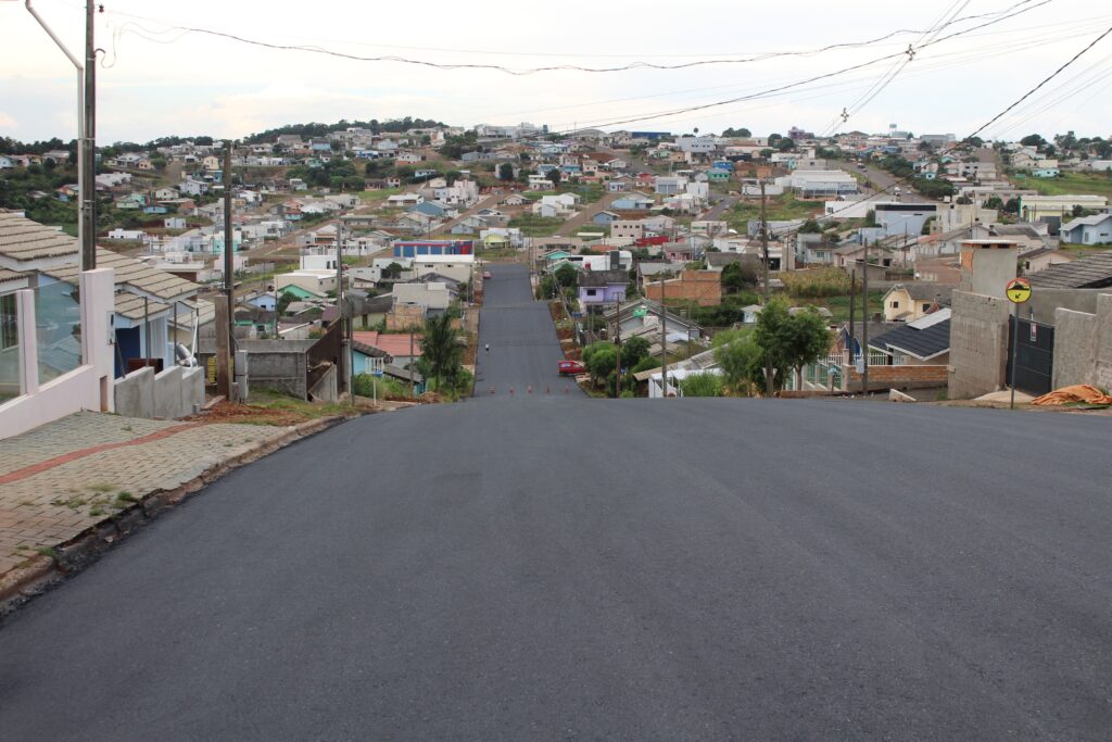 Aplicação de asfalto na Avenida das Araucárias, no bairro Araucária Park Aplicação de asfalto na Avenida das Araucárias, no bairro Araucária Park