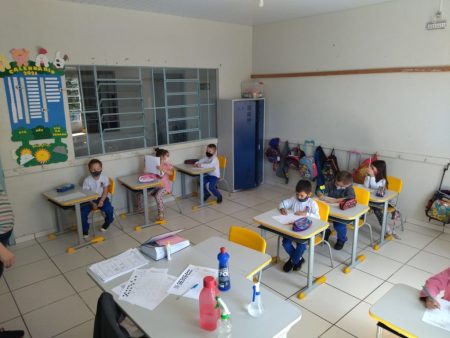 Crianças do CMEI de Vitorino retomaram as aulas nesta semana Crianças do CMEI de Vitorino retomaram as aulas nesta semana