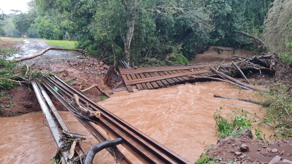 Defesa Civil Municipal de Vitorino emite nota sobre os efeitos da forte chuva desta segunda, 10 Defesa Civil Municipal de Vitorino emite nota sobre os efeitos da forte chuva desta segunda, 10