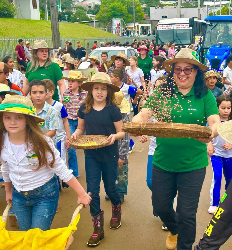 Desfile Cívico de 2023 teve como tema a Agricultura Brasileira Desfile Cívico de 2023 teve como tema a Agricultura Brasileira