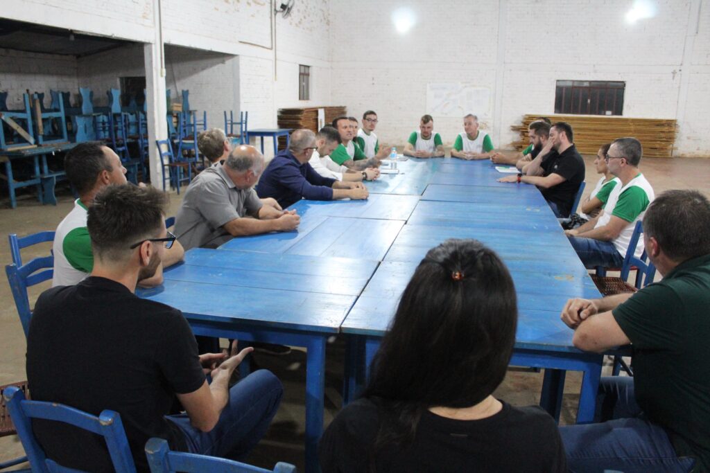 Em reunião com Associação de Moradores do Araucária Park, prefeito Marciano apresenta alternativas para acessos do bairro
