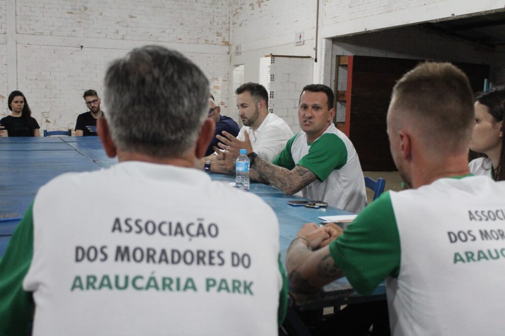 Em reunião com Associação de Moradores do Araucária Park, prefeito Marciano apresenta alternativas para acessos do bairro