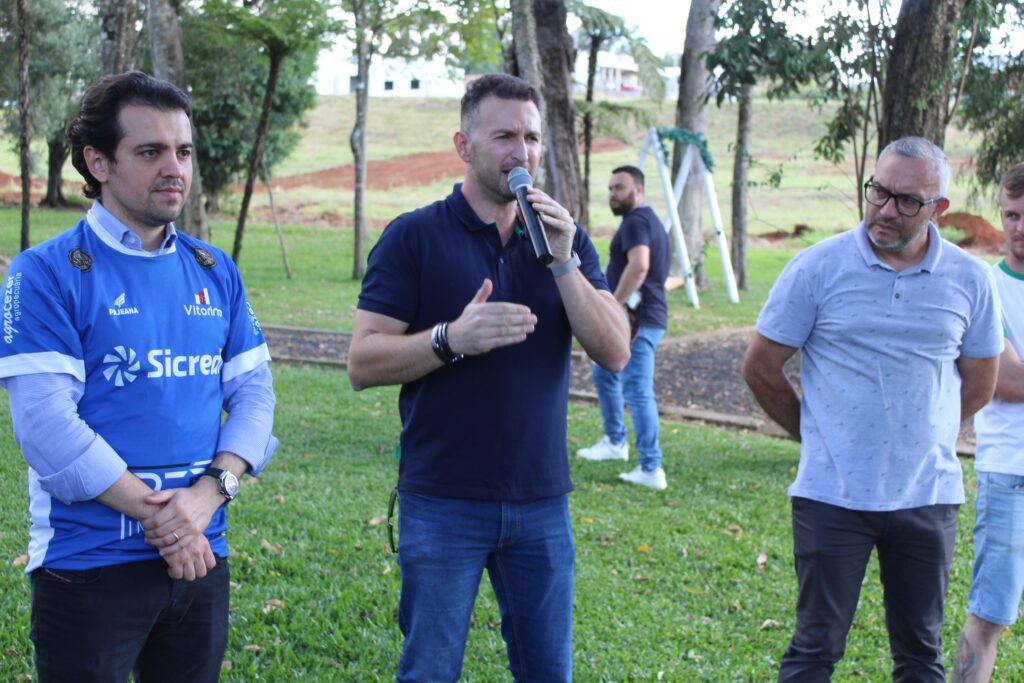 Inaugurada Arena Meu Campinho 1, no bairro Araucária Park
