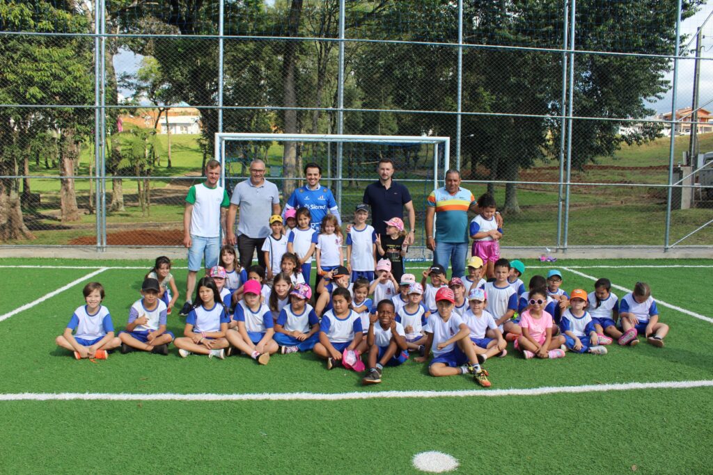 Inaugurada Arena Meu Campinho 1, no bairro Araucária Park
