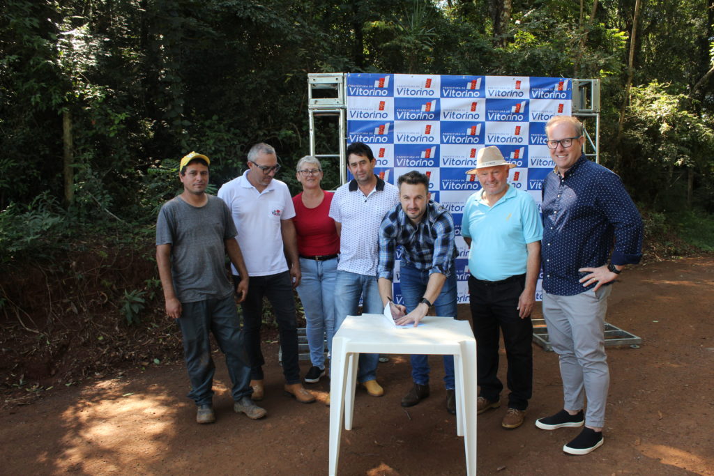 Mais de 1700 metros de calçamento para comunidade Santo Antônio