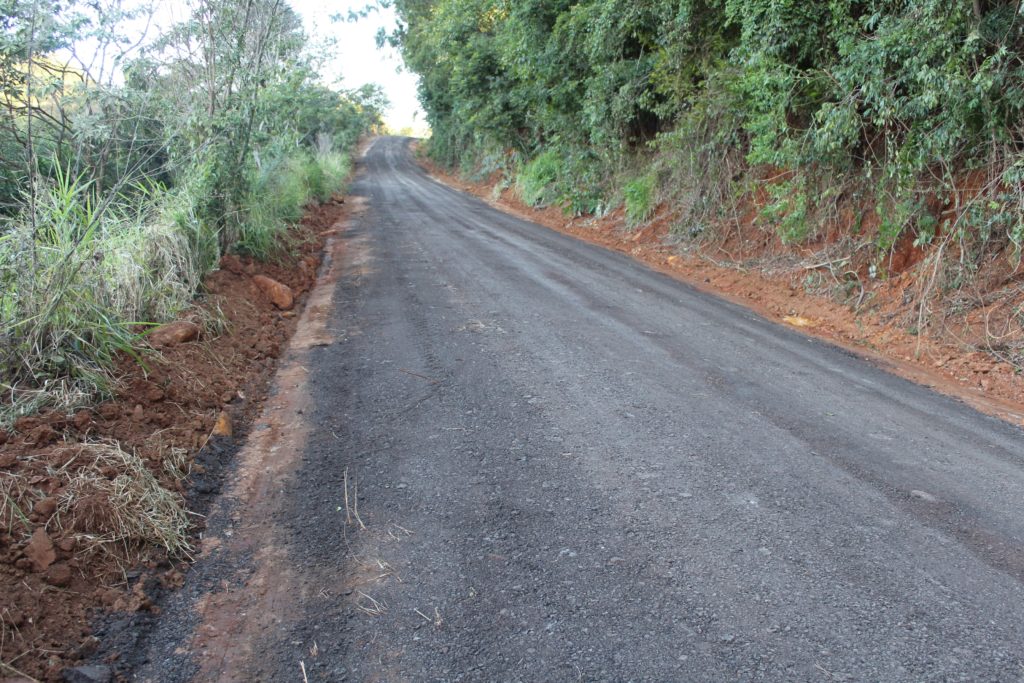 Material Fresado disponibilizado pelo DER/PR é aplicado em estradas rurais de Vitorino