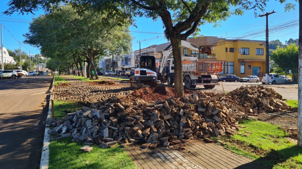 Obra de revitalização da Avenida Brasil Argentina passa por fiscalização do CREA-PR