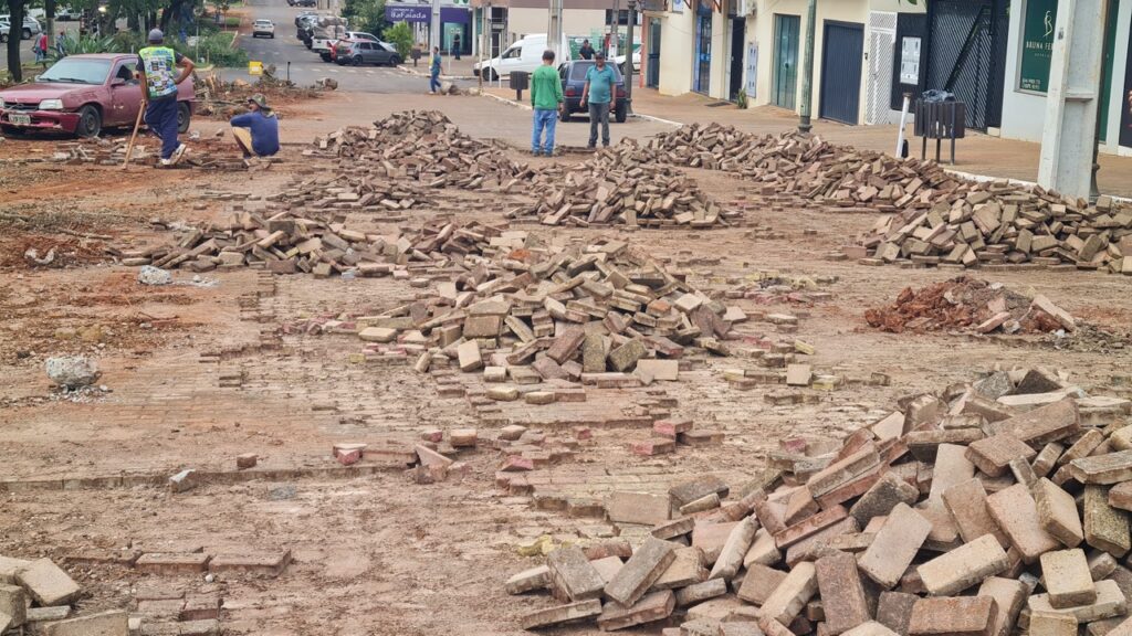 Obra de revitalização da Avenida Brasil Argentina passa por fiscalização do CREA-PR