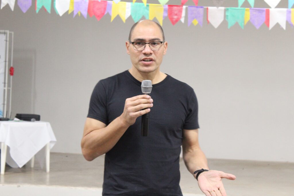 Polícia Militar realiza palestra para servidores da comunidade escolar vitorinense