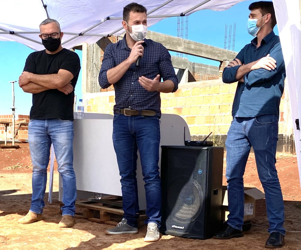 Prefeito Marciano Vottri assina ordem de serviço para construção de Creche no Araucária Park