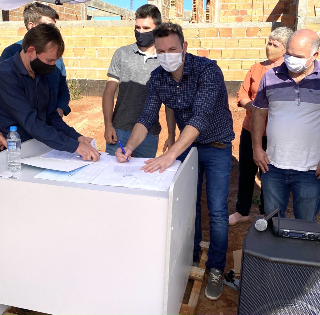 Prefeito Marciano Vottri assina ordem de serviço para construção de Creche no Araucária Park