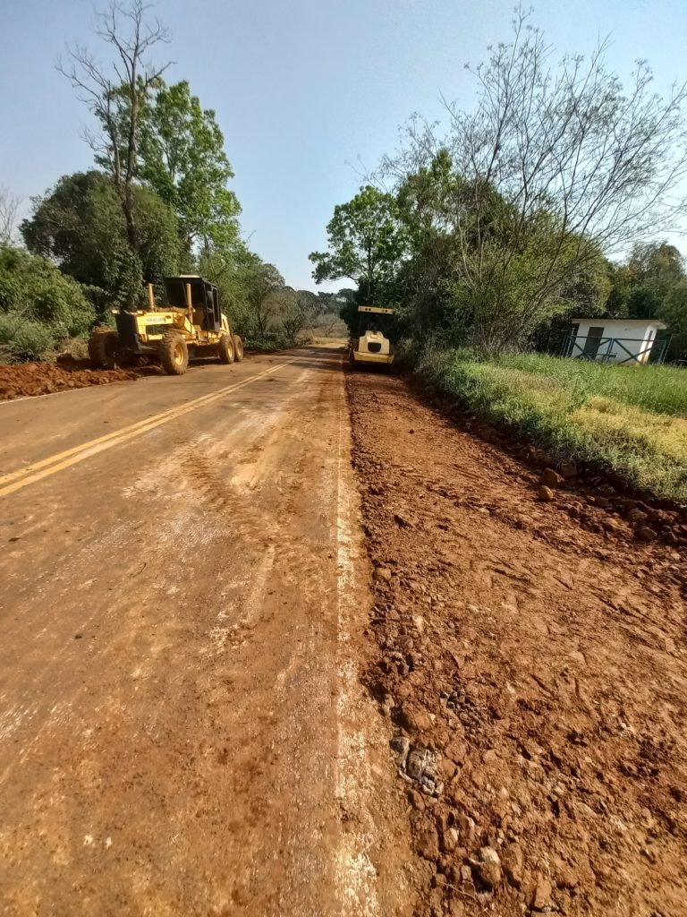Prefeitura de Vitorino continua realizando melhorias nas estradas do interior do município