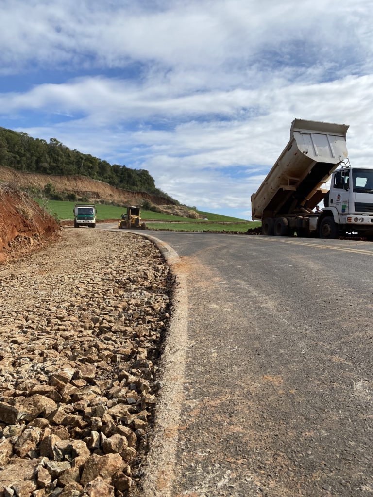 Prefeitura realiza melhorias na Comunidade Caravagio