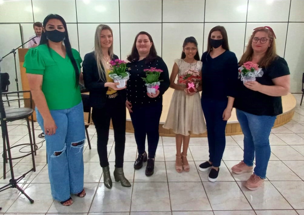 Professores de Vitorino receberam homenagem surpresa nessa sexta-feira Professores de Vitorino receberam homenagem surpresa nessa sexta-feira