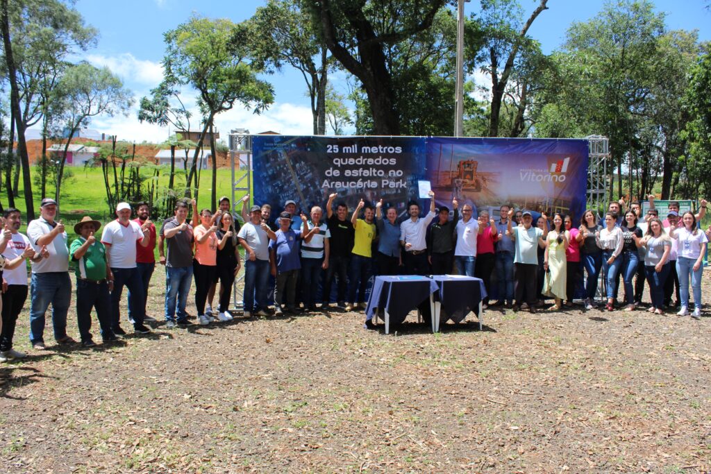 Projeto asfáltico de 4,5 milhões é assinado para o bairro Araucária Park, em Vitorino