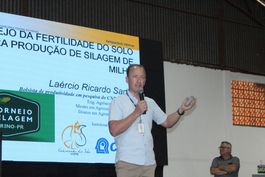 Vitorino sedia 5ª edição do Torneio de Silagem